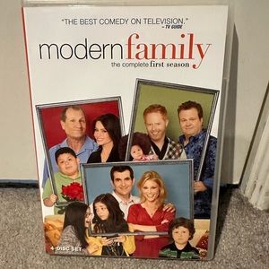 👻 5 for $50 Modern Family Season 1 DVD